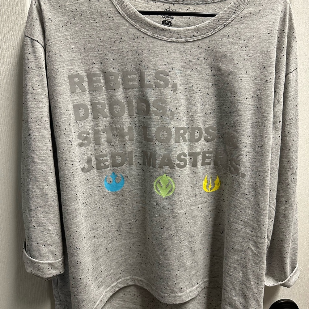 Disney parks Women's Gray Star Wars Graphic Sweatshirt size XL/ NWOT 760